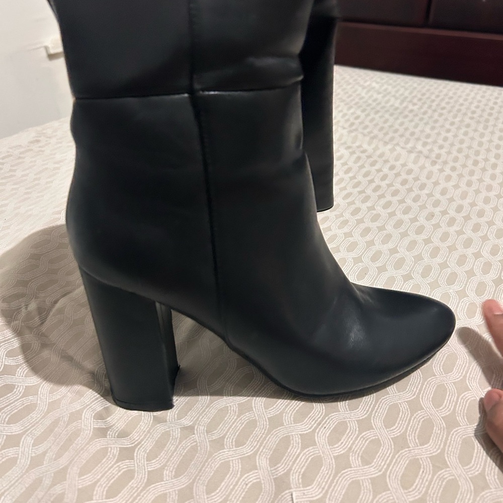 Elegant Knee High Black Women's Boots - Picture 2 of 3